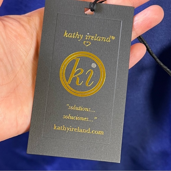 Kathy Ireland Women’s Blue Power Contour Top Size 2X/3X - Picture 4 of 6